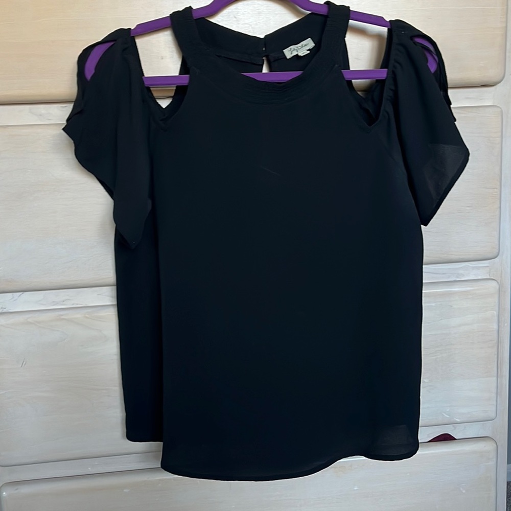 Trendy cut out top